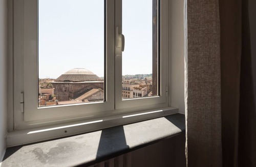 Rome City Centre Apartment | Penthouse with Terrace, Pantheon and 360° City views! Walk to all attractions
