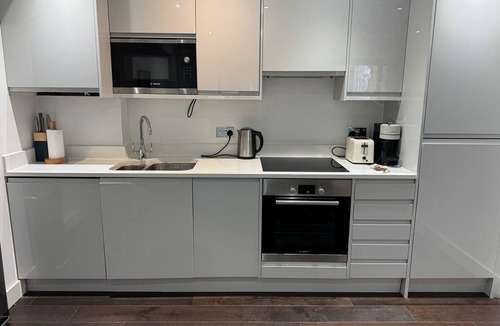 Fulham Broadway Apartment | Perfect London Old Brompton Apartment