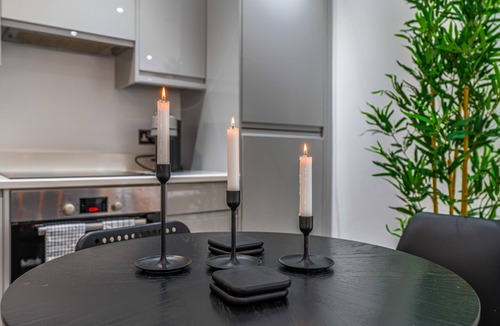 Fulham Broadway Apartment | Perfect London Old Brompton Apartment