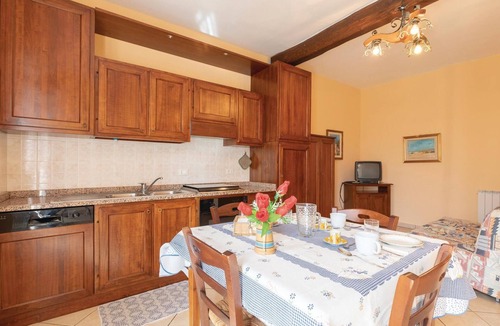 Castiglione del Lago Apartment | Pet friendly apartment in Castiglion del Lago PG with outdoor swimming pool