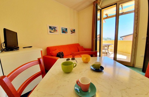 Cavo Apartment | Pet-friendly Vacation Apartment La Pergola al Cavo 107 with Mountain View, Pool & Terrace