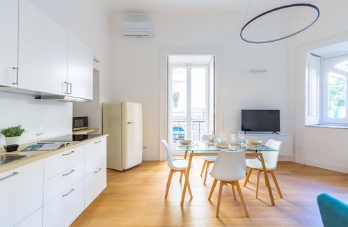 Chiaia Apartment | Piazza Amedeo Flat by Wonderful Italy