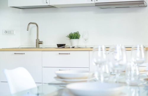 Chiaia Apartment | Piazza Amedeo Flat by Wonderful Italy