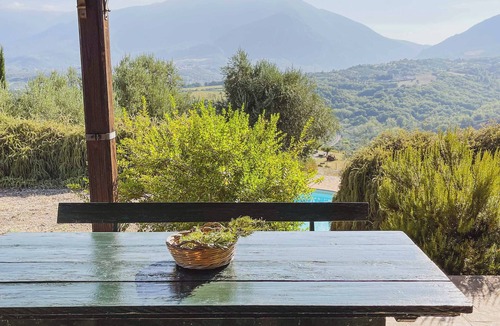 Torre de' Passeri Apartment | Pietra Pizzuta Country House "Morrone" in the heart of Abruzzo. 1 pool