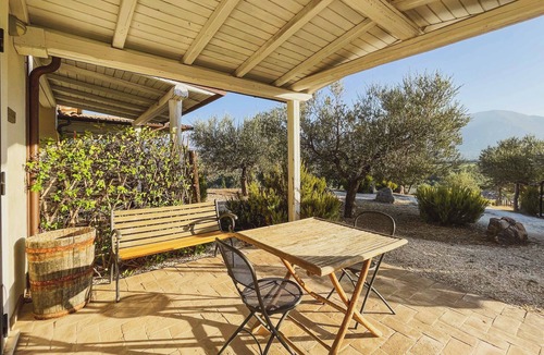 Torre de' Passeri Apartment | Pietra Pizzuta Country House "Rocca" in the heart of Abruzzo 1 pool