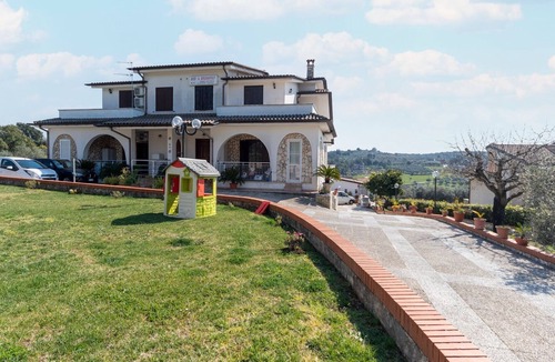Priverno House | Pleasant holiday home in Priverno with swimming pool