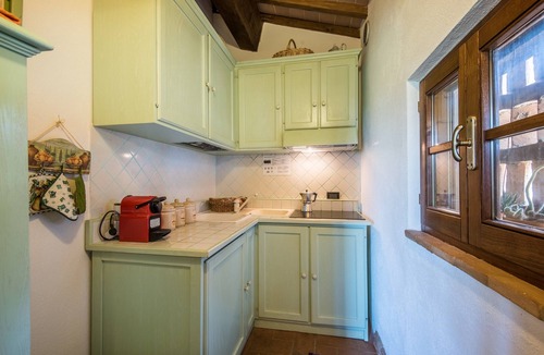 Sant'Angelo In Colle Apartment | Podere Giardino Wine & Bed – Ginepro Apartment: Country House with Pool, Wi-Fi & AC