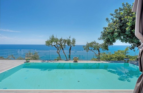 Caprioli Apartment | Ponente Garden View Room with Wi-Fi and Air Conditioning