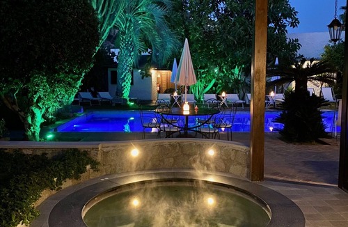 Panza Apartment | "Pool Cottage" with garden, swimming pool and spa whirlpool