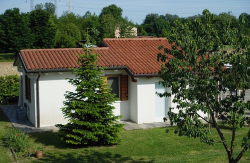 Mirano Apartment | Pool & Garden Small House