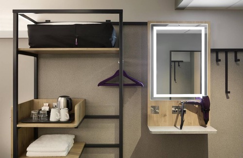Bishop's Hotel | Premier Inn London Waterloo - Lambeth Road