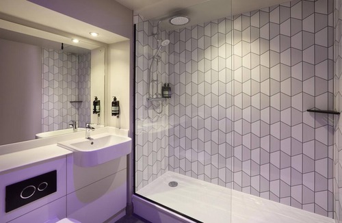 Bishop's Hotel | Premier Inn London Waterloo - Lambeth Road