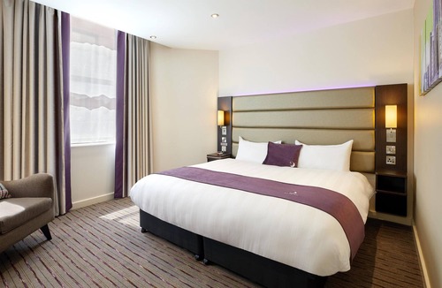 Bishop's Hotel | Premier Inn London Waterloo - York Road