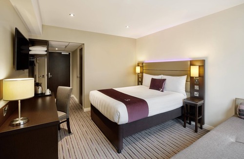 Bishop's Hotel | Premier Inn London Waterloo - York Road