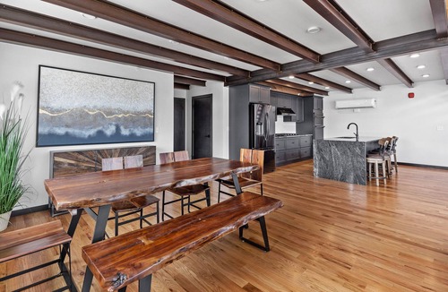 Hill City Apartment | Presidential Luxury Loft 2 Downtown Main