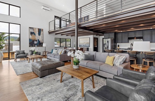 Hill City Apartment | Presidential Luxury Loft 2 Downtown Main