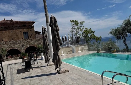 Caprioli Apartment | Primula Room with Wi-Fi and Air Conditioning