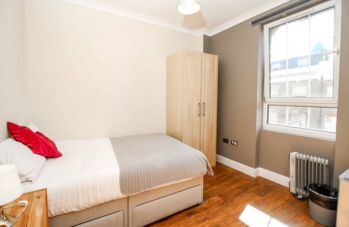 Whitechapel Apartment | Private en-suite at Liverpool street, Brick Ln
