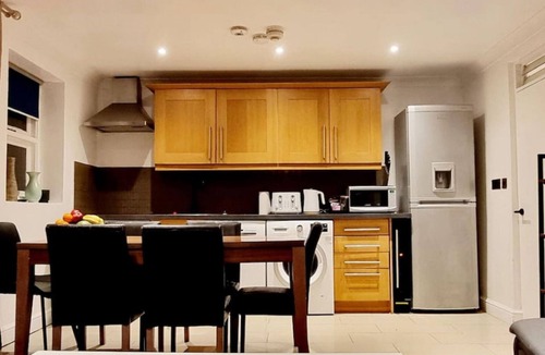 Holloway Apartment | Private Garden Flat Central London Air Conditioning