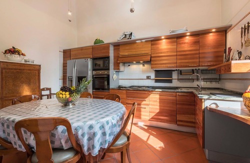 Chiusi Villa | Private Villa with private pool, A/C, hot tub, WIFI, TV, terrace, pets allowed, panoramic view