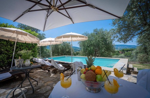 Chiusi Villa | Private Villa with private pool, A/C, hot tub, WIFI, TV, terrace, pets allowed, panoramic view