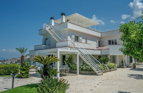 Vico Equense Villa | Private Villa with hot tub, A/C, private pool, WIFI, TV, terrace, panoramic view, close to Sorrento