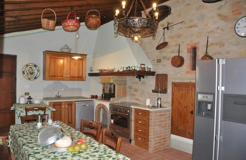 Capolona Villa | Private Villa with WIFI, A/C, private pool, hot tub, TV, patio, panoramic view, close to Arezzo