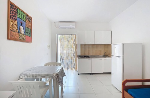 Chiesiola Resort | Property in the holiday village 'Baia Falcone - Standard 204' with sea view and air conditioning