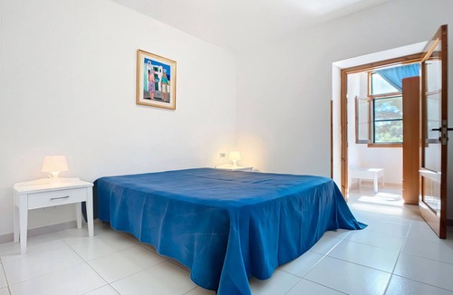 Chiesiola Resort | Property in the holiday village 'Baia Falcone - Standard 303' with sea view and air conditioning