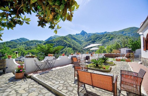 Pucara Villa | Pucara Villa Sleeps 2 with Pool and Air Con