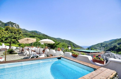 Pucara Villa | Pucara Villa Sleeps 2 with Pool and Air Con