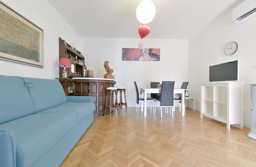 Marghera Apartment | Queen Home Beauty - Two Bedroom Apartment, Sleeps 6