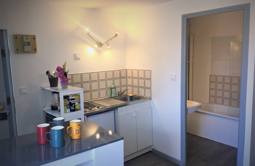 Limoges Apartment | Quiet studio with WIFI in VALADON