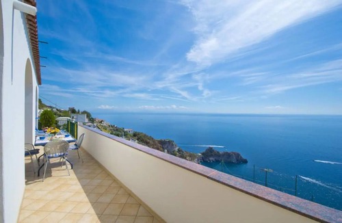 Conca dei Marini Apartment | Raphael House, terrace with solarium and sea view