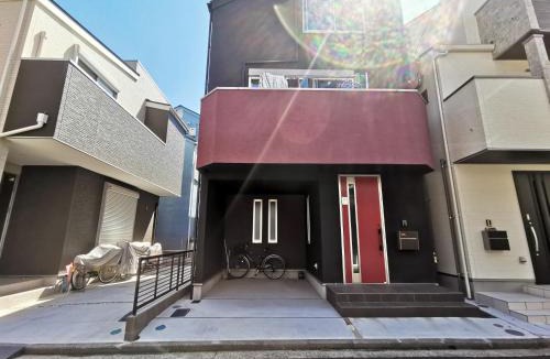 Hodogaya Ward House | Red & Black House Yokohama Tennocho