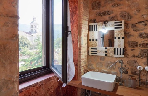 Abbazia di Fossanova House | Red Palazzo Fossanova