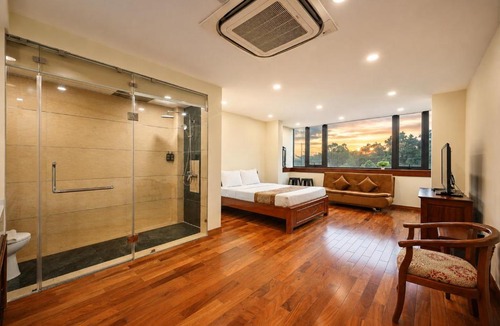 Tan Binh Hotel | Red Sun Airport Saigon Hotel