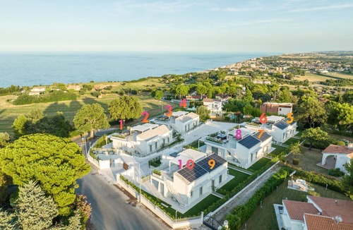 Villaggio Taunus Apartment | Ref. VM3 Summer Rental – Two Bedroom apartment with sea view, terrace and jacuzzi