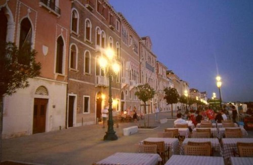 San Polo Apartment | Refined apartment in the city center with luxury finishing. Romantic Apartment.