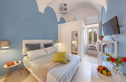 Schiazzano Bed & Breakfast | Relais il Chiostro Historic Courtyard and Panoramic Terrace near Sorrento