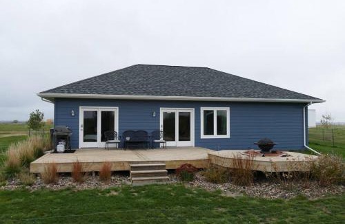 Pierre House | Relaxing Getaway - Fun at the Lake