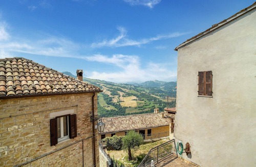Monte San Martino Apartment | Relaxing Retreat in Le Marche