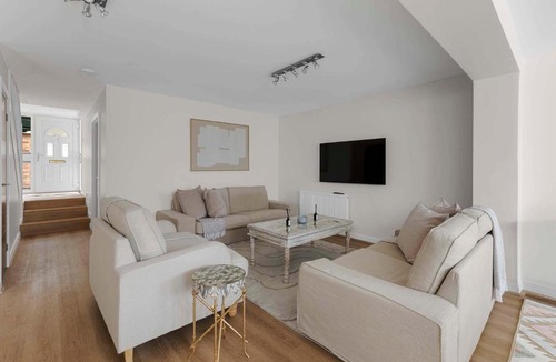 St. Johns Wood House | Residence Next To Regents Park AC