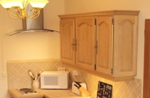 Beaulieu-sur-Dordogne Apartment | Riverside Apartment ‘Rose’ located in a beautiful riverbank setting