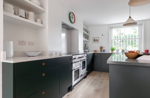 Cantelowes House | Rochester Road II - Four Bedroom House, Sleeps 6