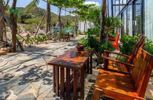 Vinh Hy House | Rock Bay by Chành Rành