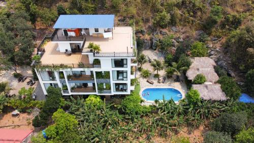 Tran Chau House | Rocky Mountain Homestay Cat Ba