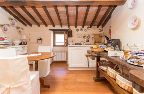 Contrada Castello House | Romantic bb in the historic center of castiglione del lago between Umbria and Tuscany