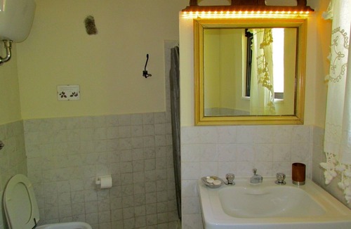 Tocco da Casauria House | ROMANTIC ESCAPES: small Tower in the gardens between mountains and beaches, pool