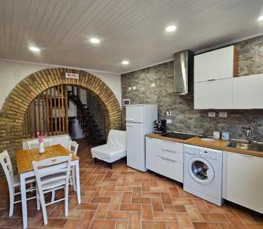 Lake Bracciano Apartment | Romantic House-Il Rifugio del Lago fronte lago